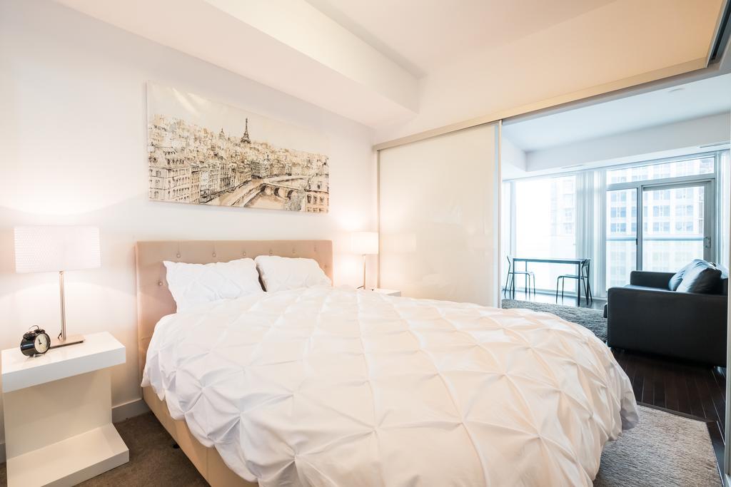 Downtown Luxury Lakeview Condo Торонто Екстер'єр фото