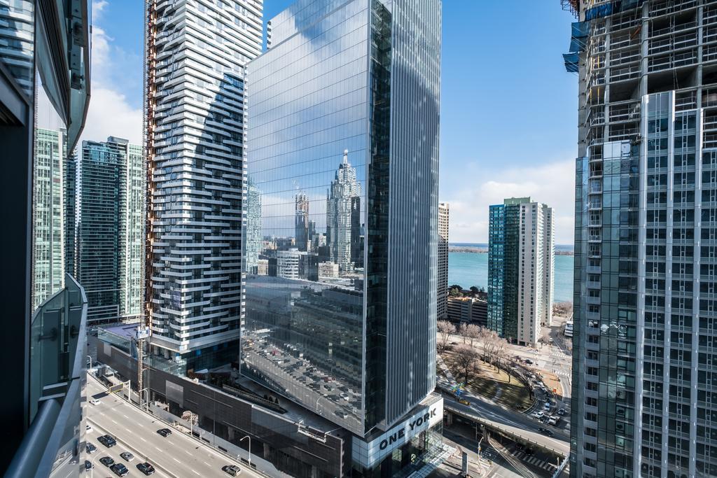 Downtown Luxury Lakeview Condo Торонто Екстер'єр фото