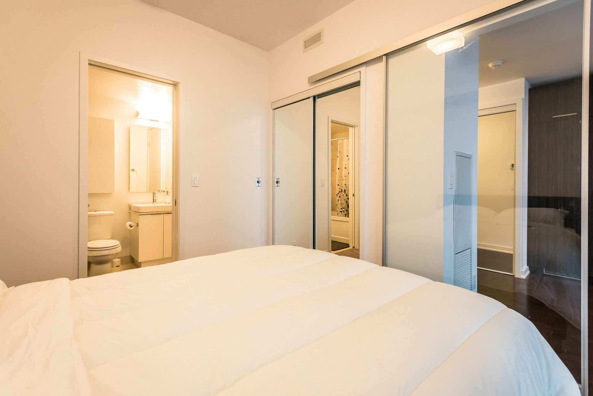 Downtown Luxury Lakeview Condo Торонто Екстер'єр фото