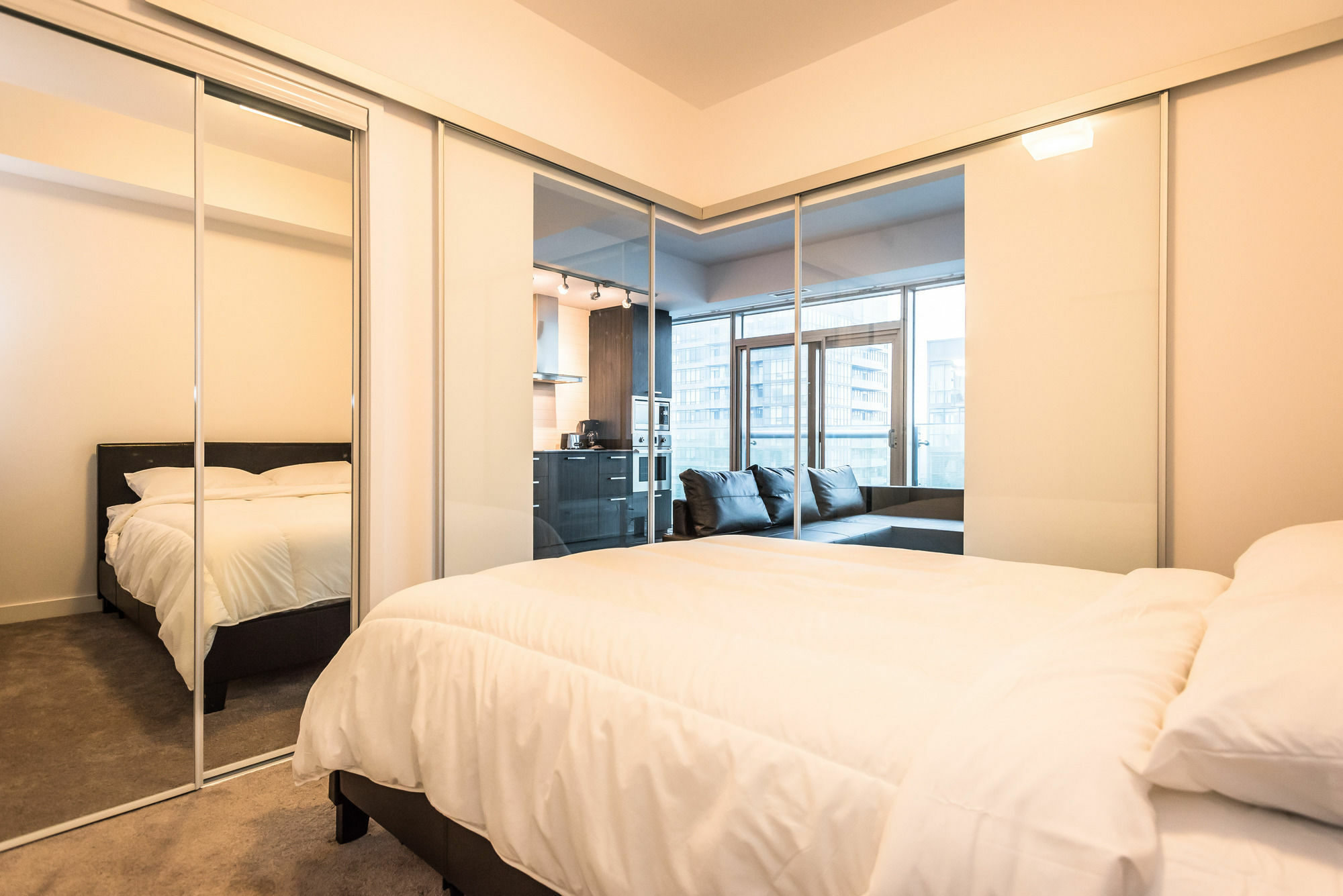 Downtown Luxury Lakeview Condo Торонто Екстер'єр фото