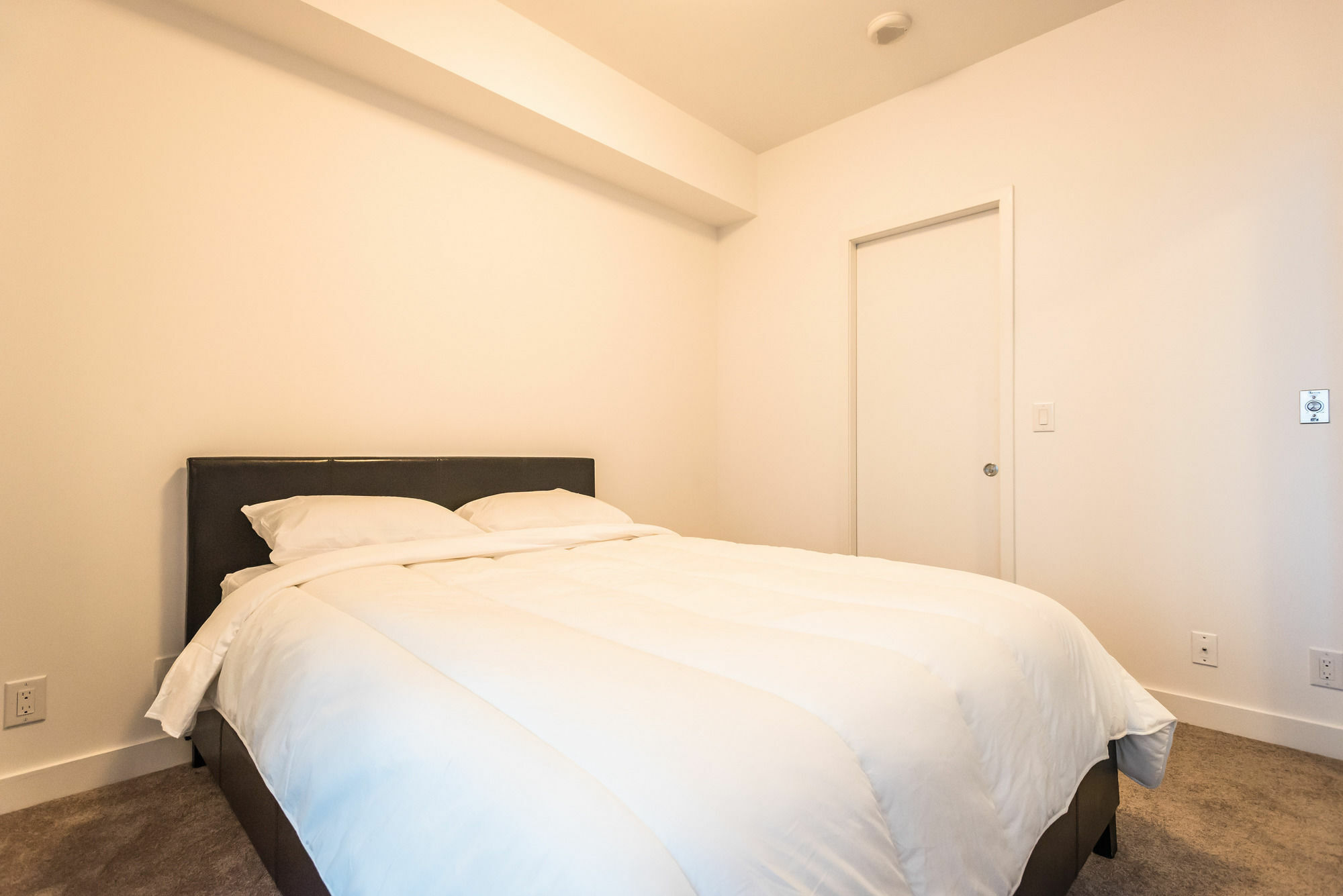 Downtown Luxury Lakeview Condo Торонто Екстер'єр фото